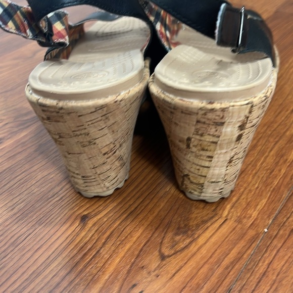 Crocs A-Leigh Sz 11 Leather & Cork Slingback Wedge Sandals Black - Picture 9 of 10